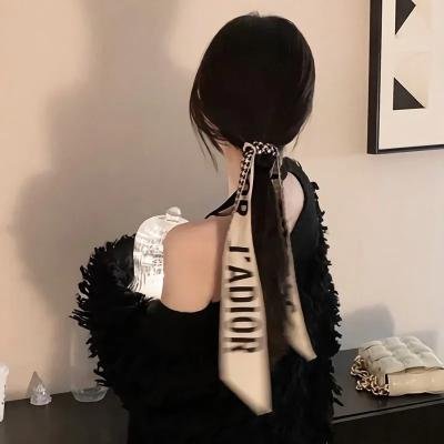三个带面纱的女子